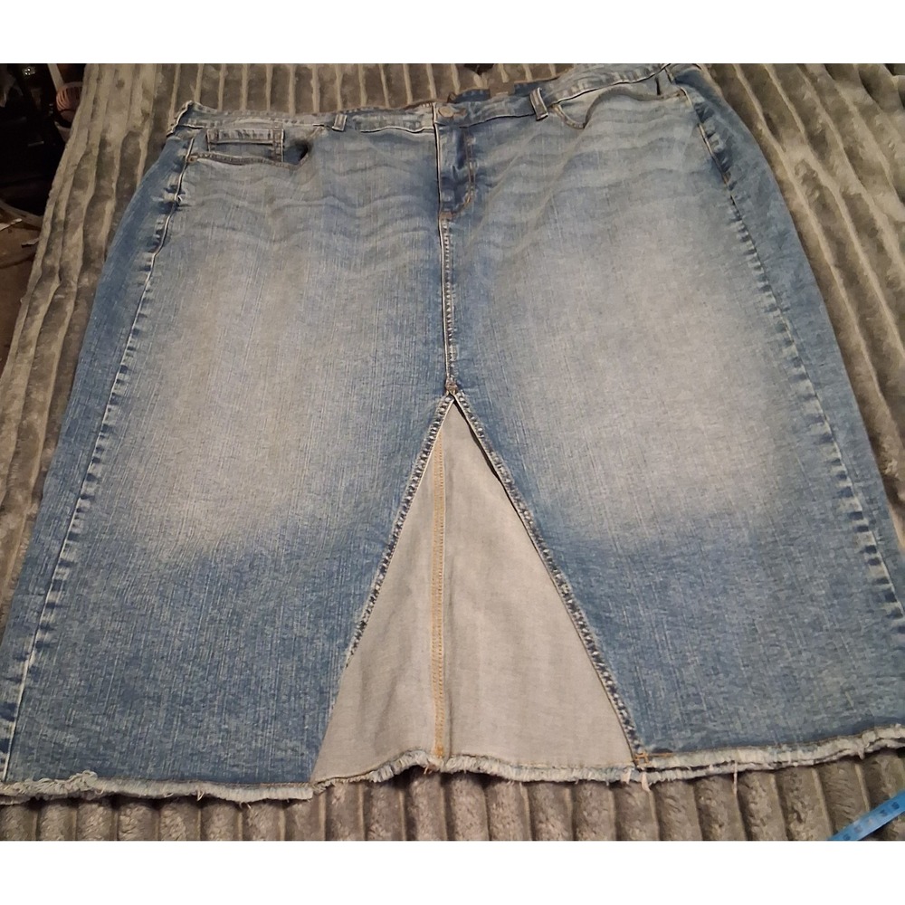 TORRID Women's Light Wash Blue Denim Midi Front Slit Skirt Size 26 Raw Hem